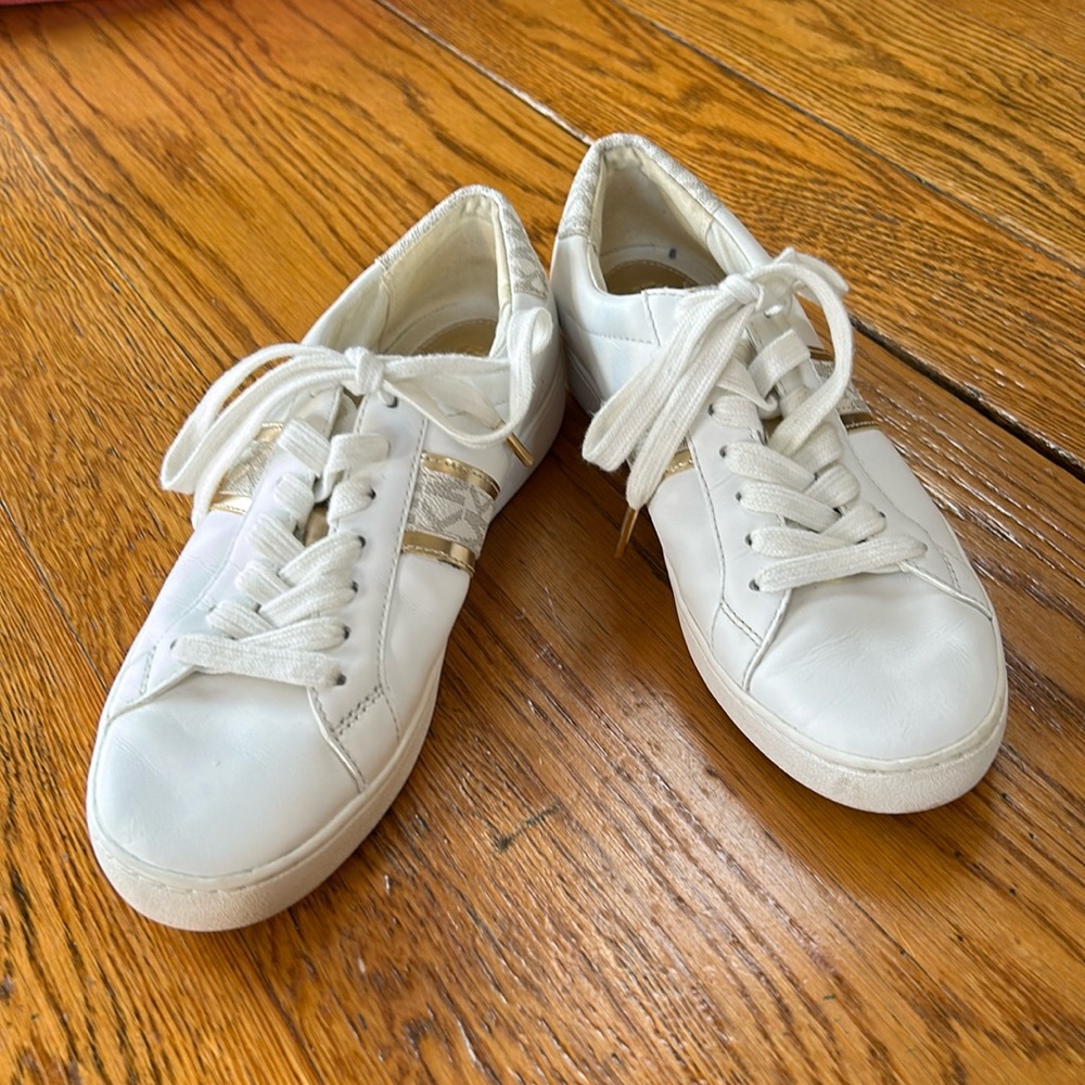 MICHAEL Michael Kors White Sneakers with Gold Details